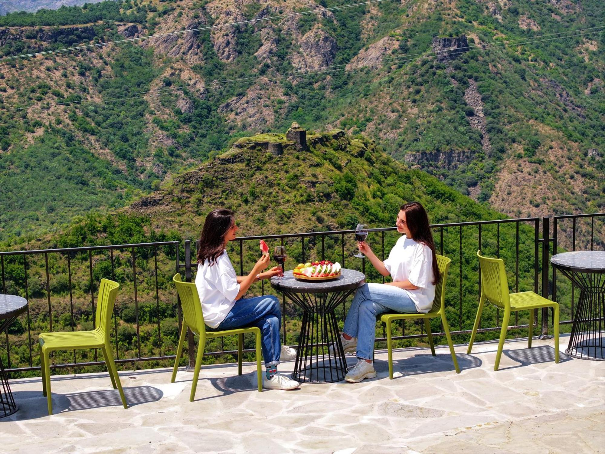 Kefilyan Family Hotel Sanain エクステリア 写真