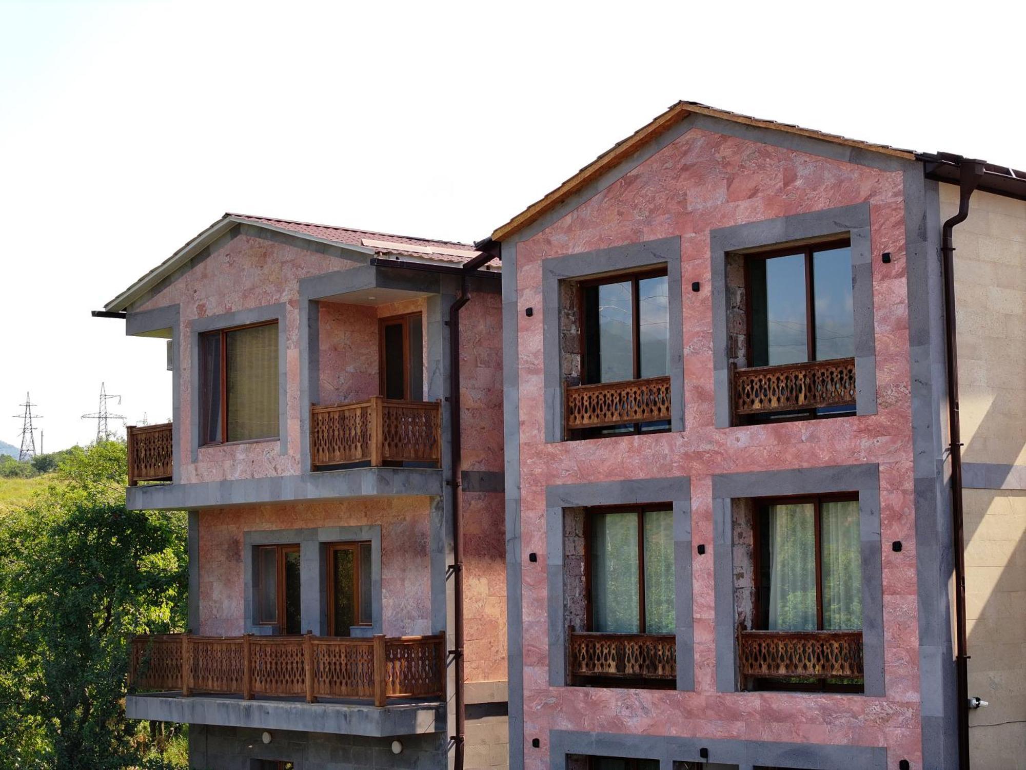 Kefilyan Family Hotel Sanain エクステリア 写真